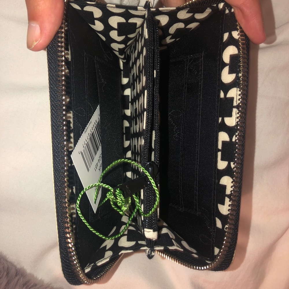 vera bradly wristlet